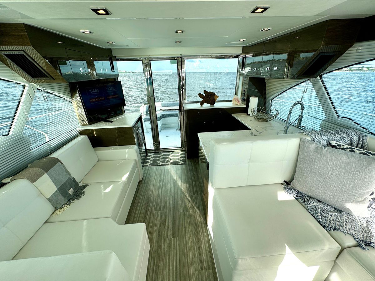 2020 Cruisers Yachts 50 
