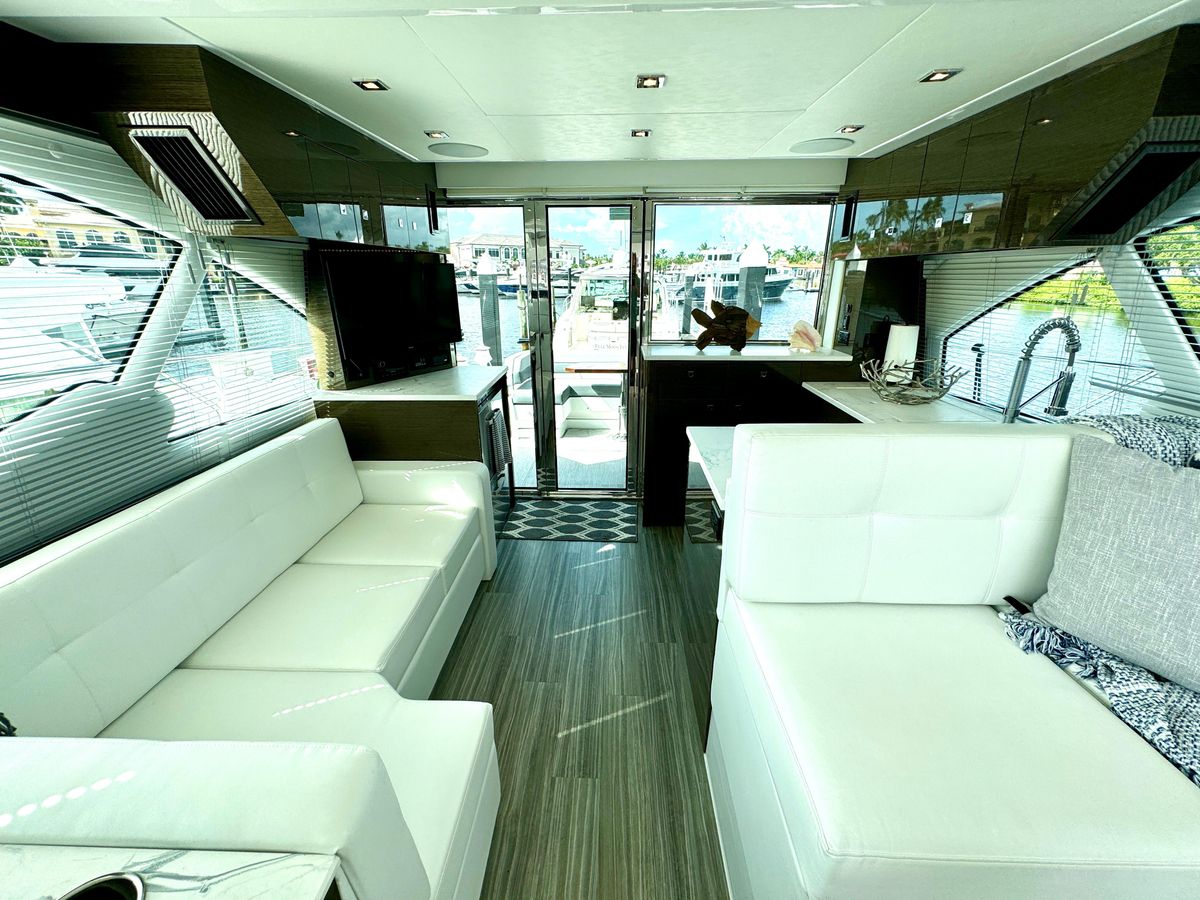 2020 Cruisers Yachts 50 