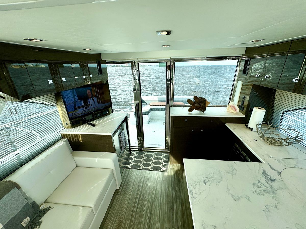 2020 Cruisers Yachts 50 