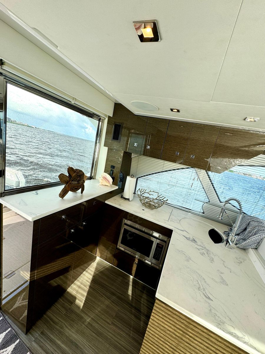 2020 Cruisers Yachts 50 