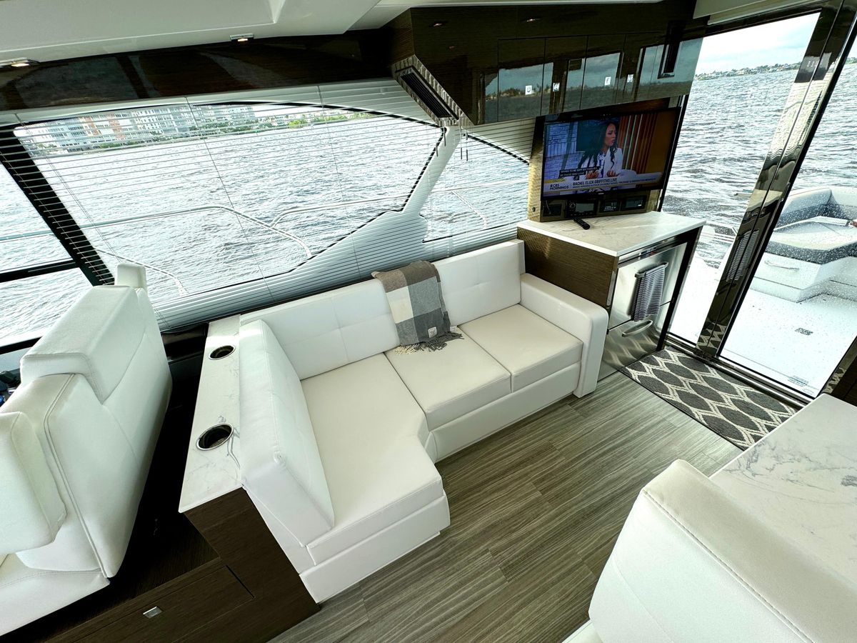 2020 Cruisers Yachts 50 