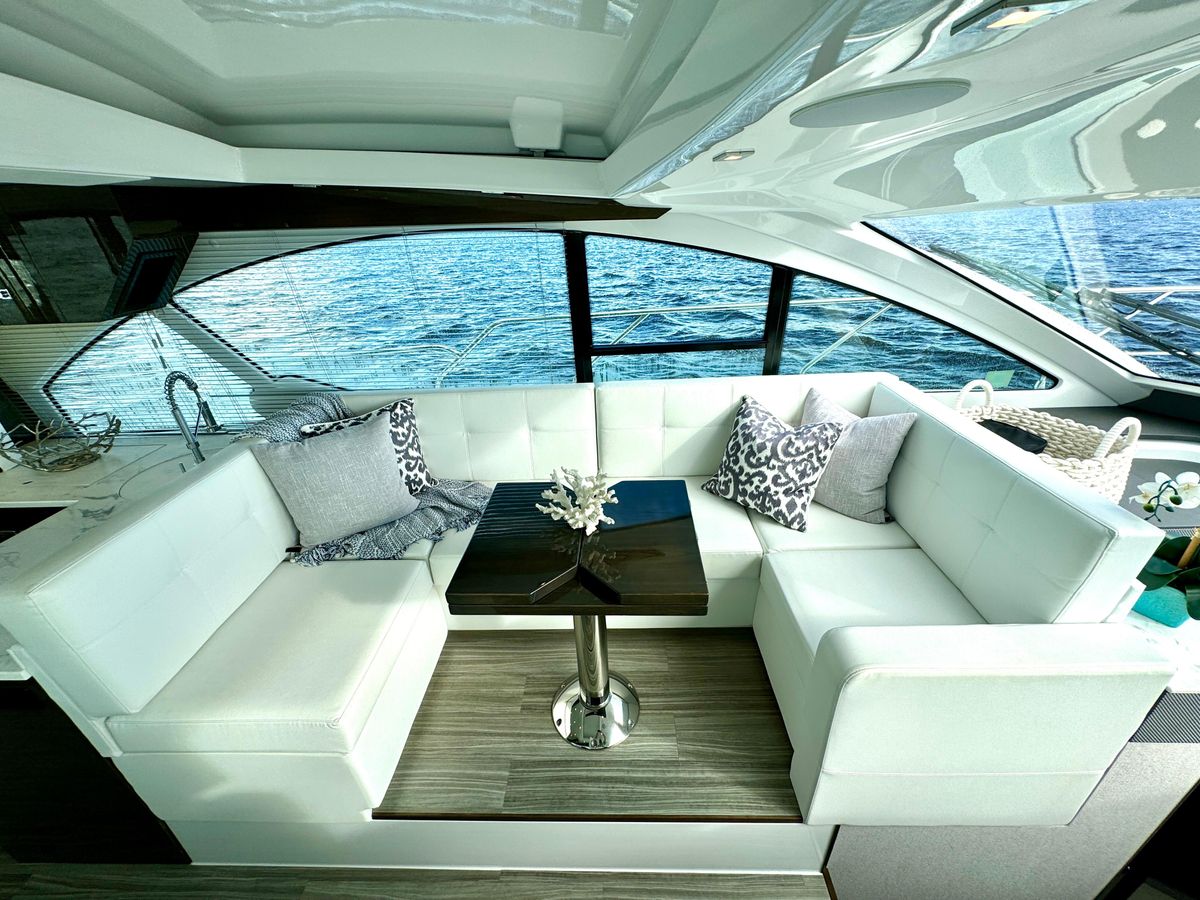 2020 Cruisers Yachts 50 