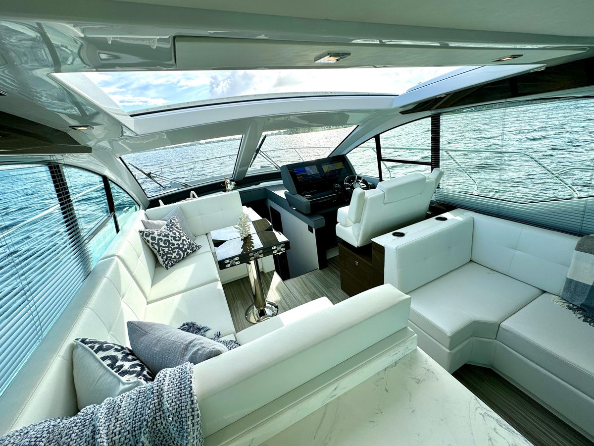 2020 Cruisers Yachts 50 