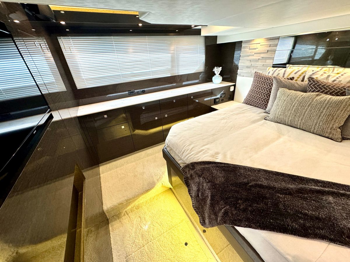 2020 Cruisers Yachts 50 