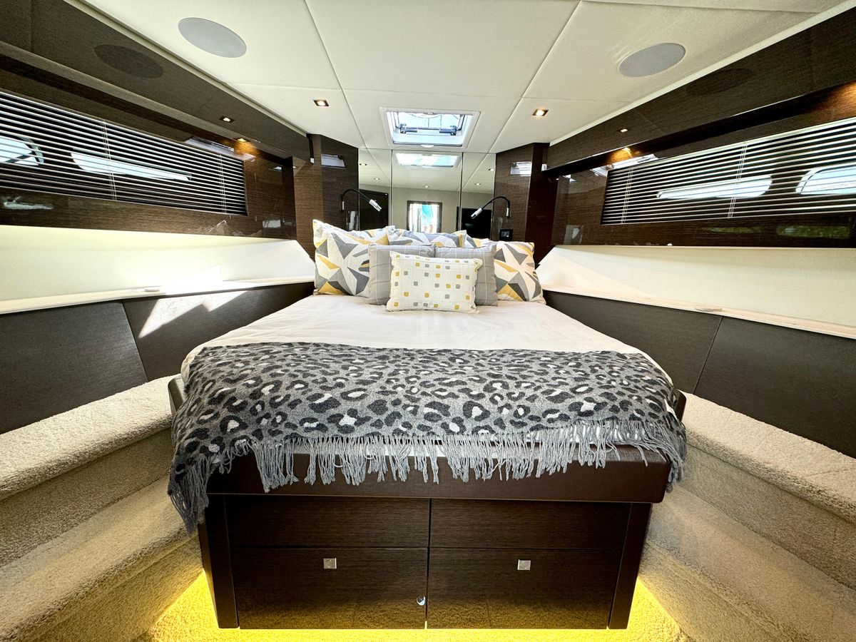 2020 Cruisers Yachts 50 