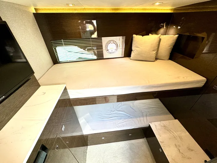 Ocean View Yacht Photos Pics Guest StateRoom - (2) Bunks