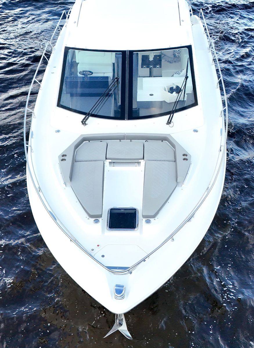 2020 Cruisers Yachts 50 