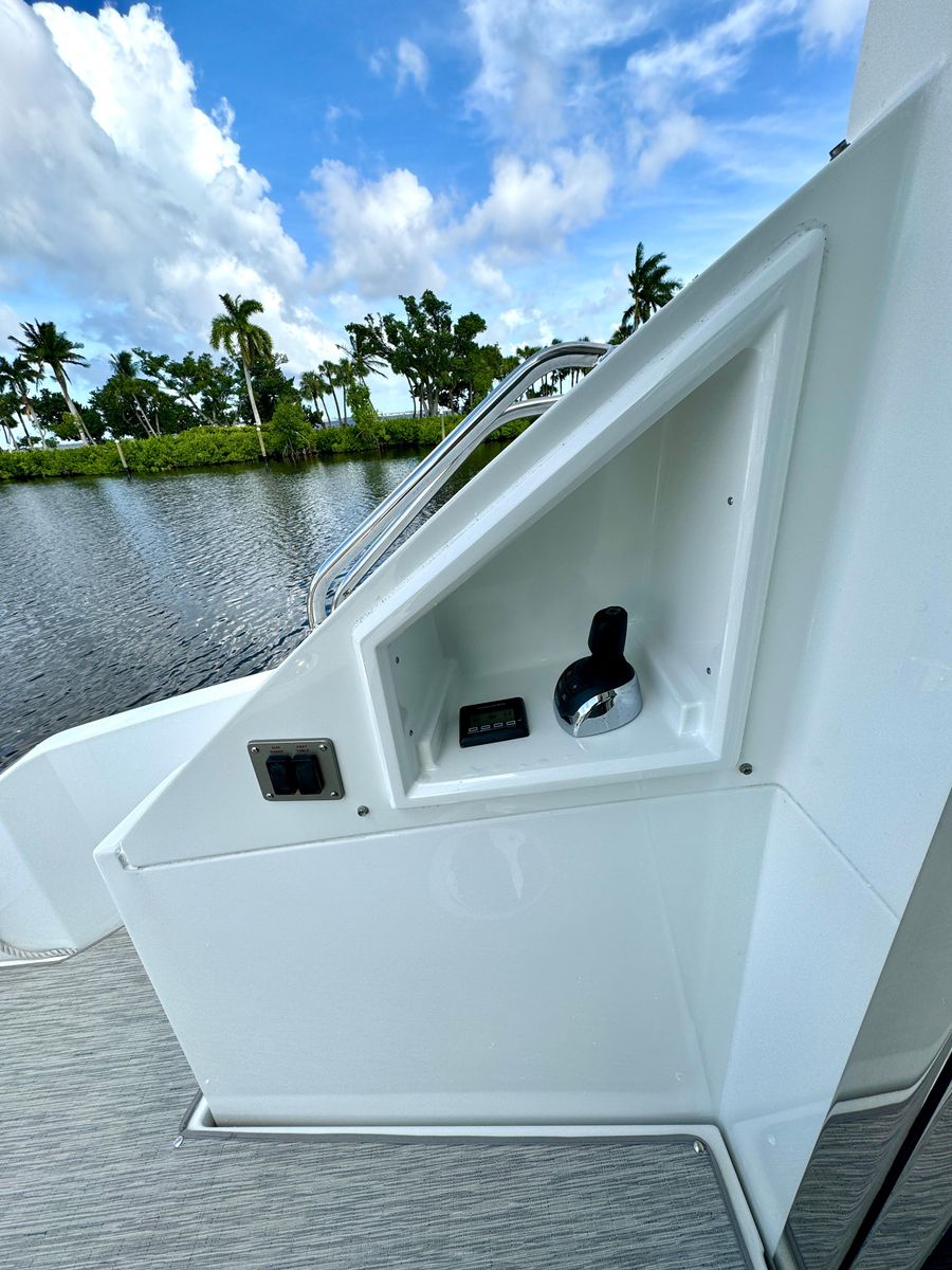 2020 Cruisers Yachts 50 