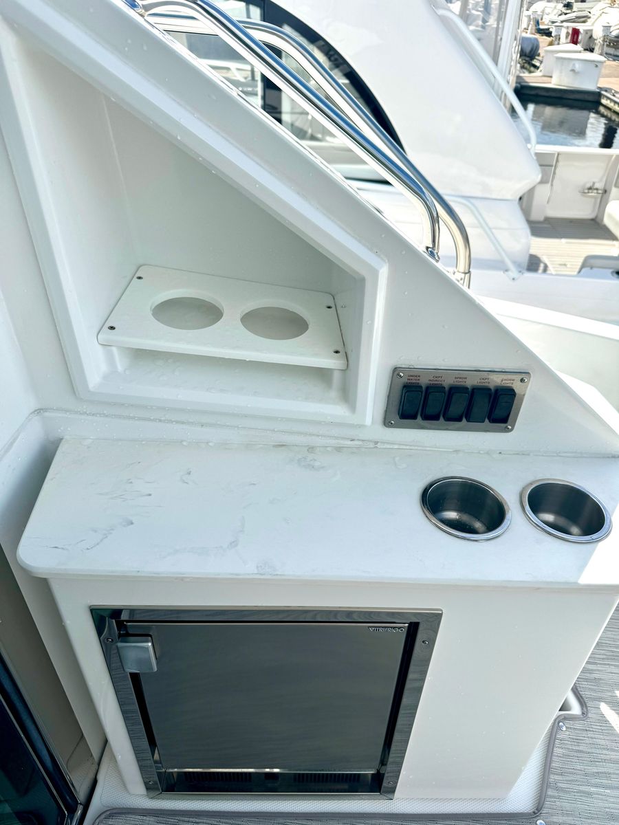 2020 Cruisers Yachts 50 