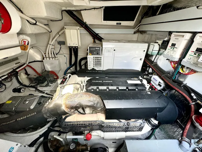 Ocean View Yacht Photos Pics Engine Room - Port Side