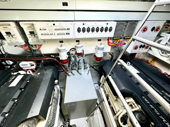 Ocean View Yacht Photos Pics Engine Room Forward