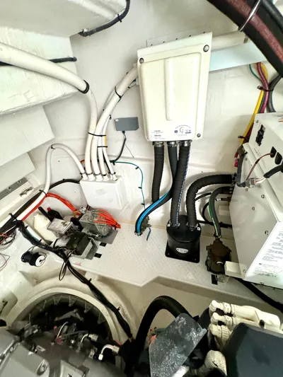 Ocean View Yacht Photos Pics Engine Room - Port Corner