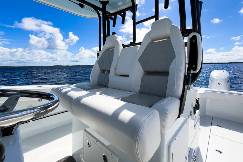 Electric Bill Yacht Photos Pics Freeman 34 Electric Bill - Helm Seating