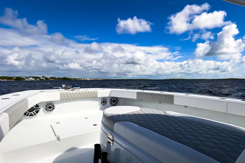 Electric Bill Yacht Photos Pics Freeman 34 Electric Bill - Bow Seating