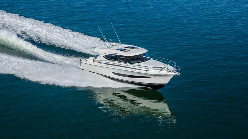  Yacht Photos Pics 2026 Riviera 395 Suv - Image 2