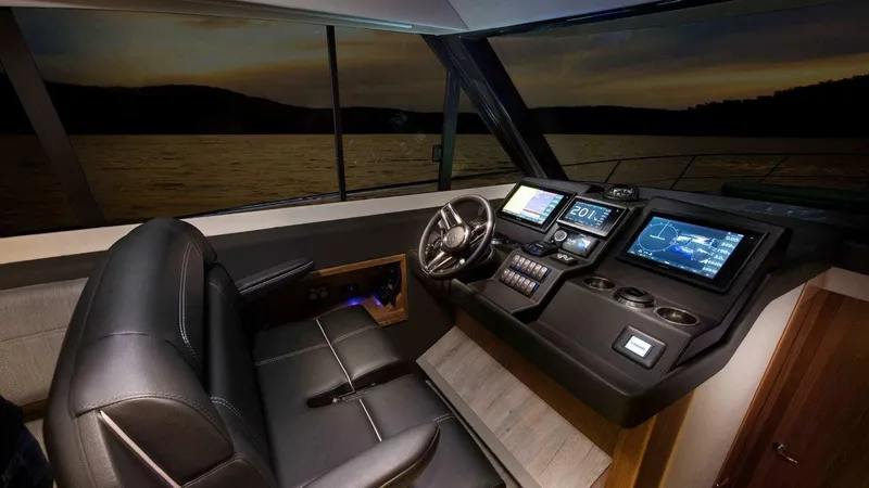  Yacht Photos Pics 2026 Riviera 395 Suv - Image 10