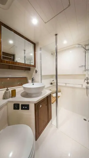  Yacht Photos Pics 2026 Riviera 395 Suv - Image 13