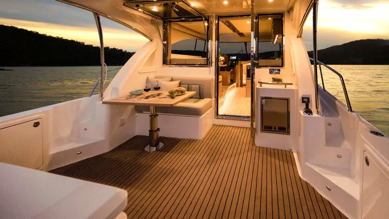  Yacht Photos Pics 2026 Riviera 395 Suv - Image 6