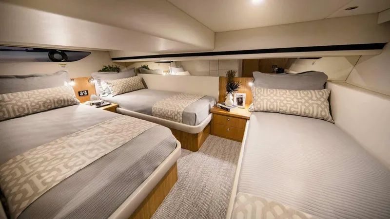  Yacht Photos Pics 2026 Riviera 395 Suv - Image 12