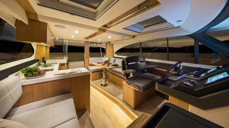  Yacht Photos Pics 2026 Riviera 395 Suv - Image 7