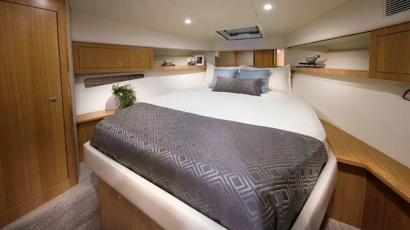  Yacht Photos Pics 2026 Riviera 395 Suv - Image 14