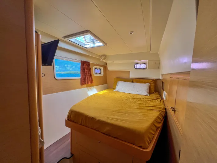 Dao And Out Yacht Photos Pics Cozy cabin interior of 2011 Lagoon 400 catamaran with bed, window, and TV.
