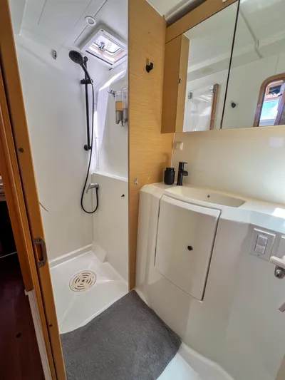 Dao And Out Yacht Photos Pics Bathroom interior of 2011 Lagoon 400 yacht with shower and sink.