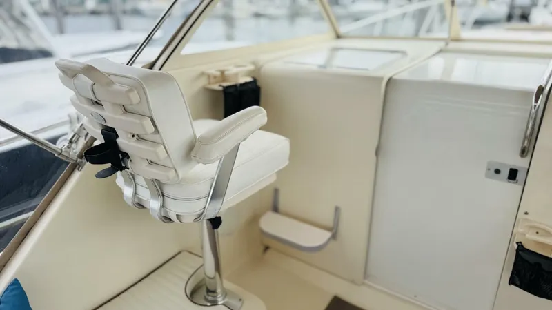 Liliko'i Yacht Photos Pics 2007 Mainship Pilot 30-11 - Image 9