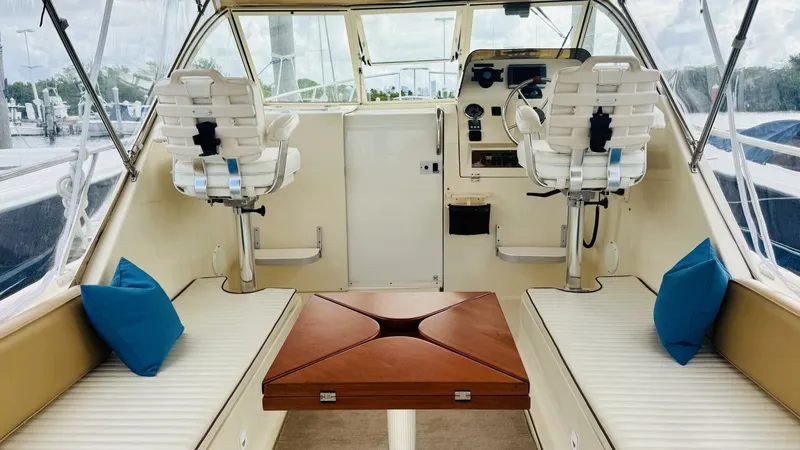 Liliko'i Yacht Photos Pics 2007 Mainship Pilot 30-11 - Image 14