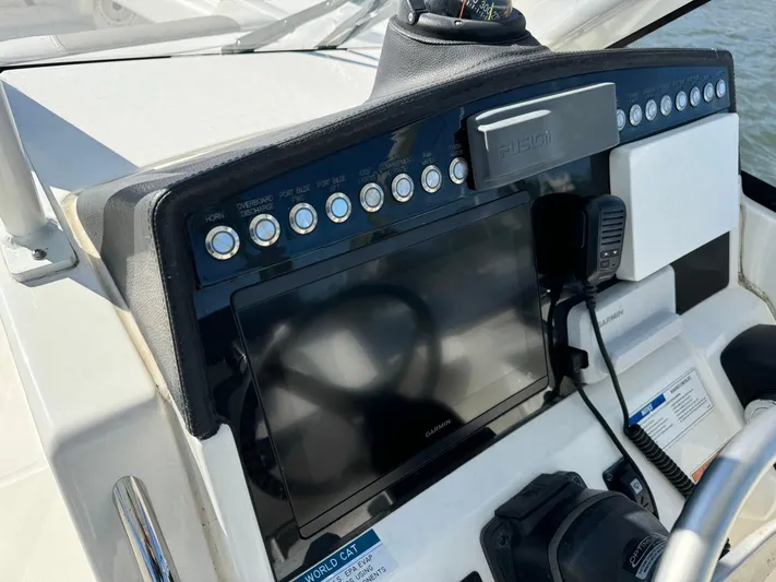 Reel'y Busy Yacht Photos Pics Control panel of 2020 World Cat 280 DC x boat with Garmin display.