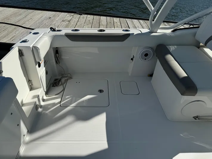 Reel'y Busy Yacht Photos Pics 2020 World Cat 280 DC x boat interior with seating and storage compartments.