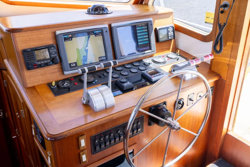 Nellie Yacht Photos Pics 1998 Sabreline 47 Aft Cabin Trawler helm with navigation screens and controls.