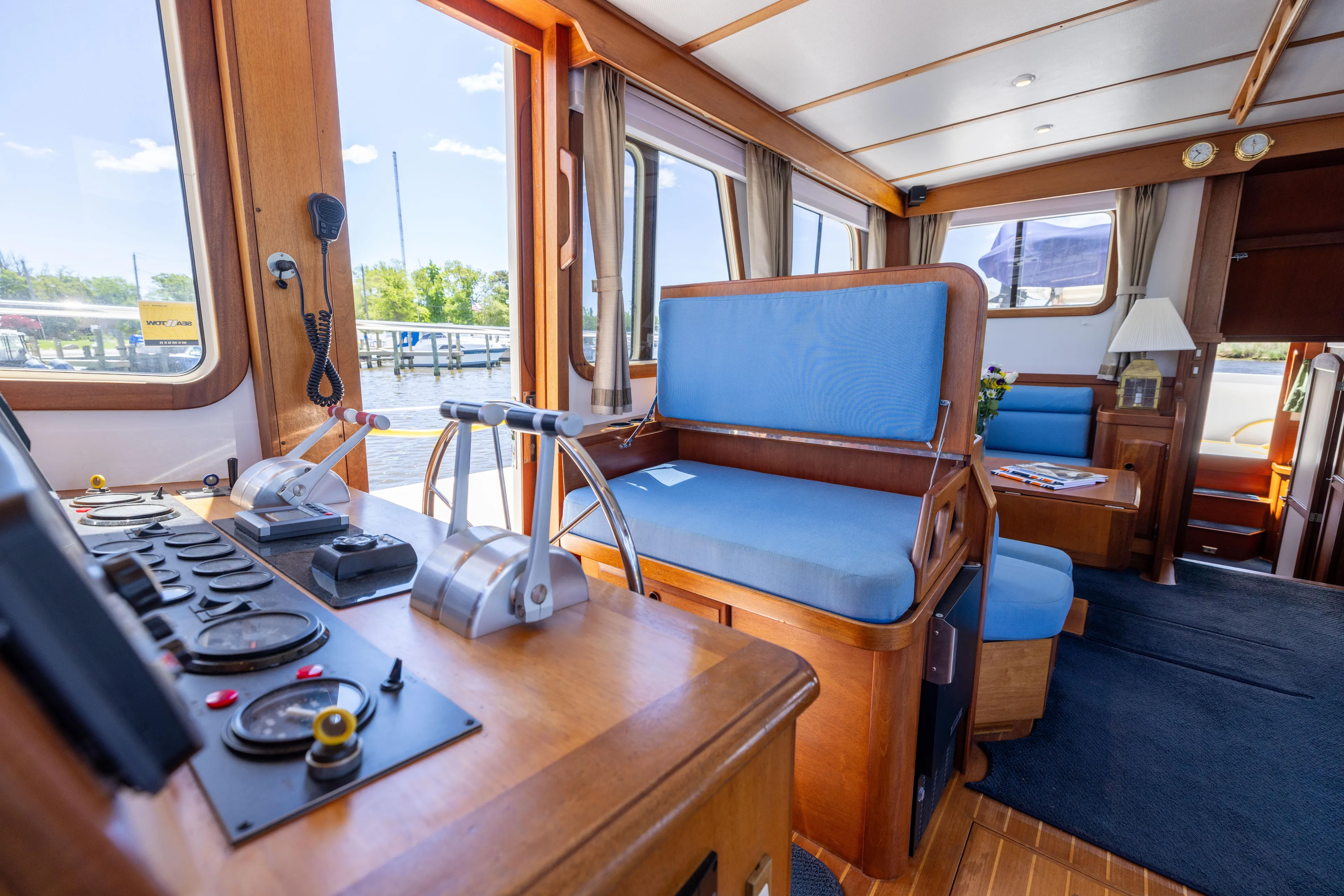 Nellie Yacht Photos Pics Interior of 1998 Sabreline 47 Aft Cabin Trawler with helm and seating area.