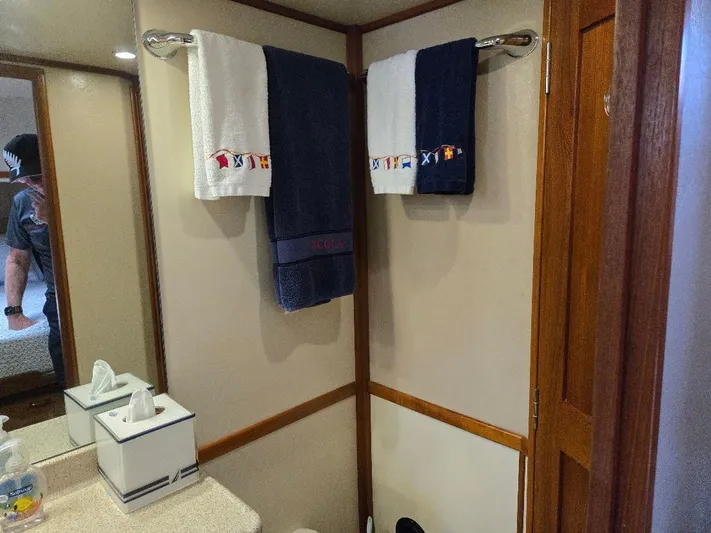 Ecola Yacht Photos Pics 