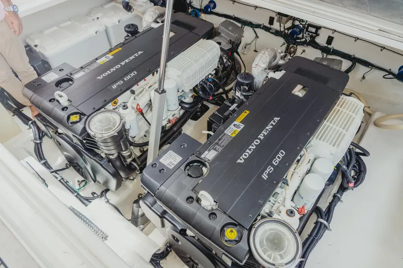 Taparo Yacht Photos Pics 