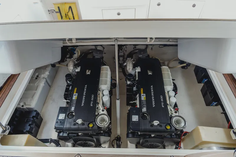 Taparo Yacht Photos Pics 