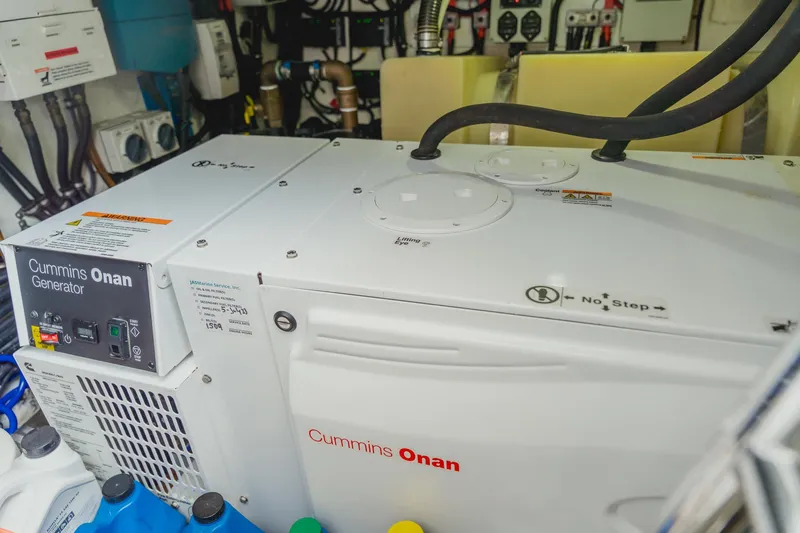 Taparo Yacht Photos Pics 