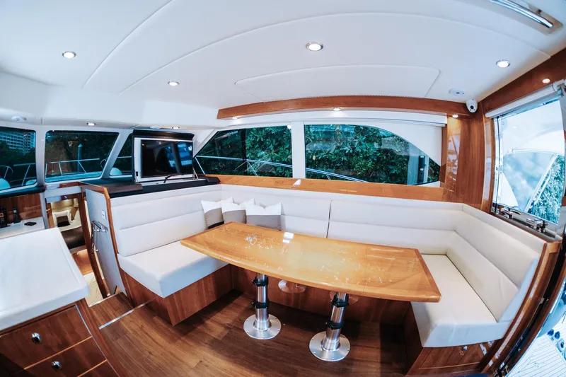 Taparo Yacht Photos Pics 