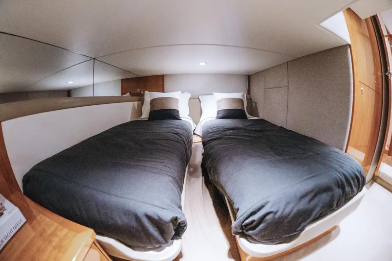 Taparo Yacht Photos Pics 