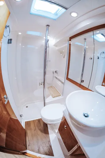 Taparo Yacht Photos Pics 