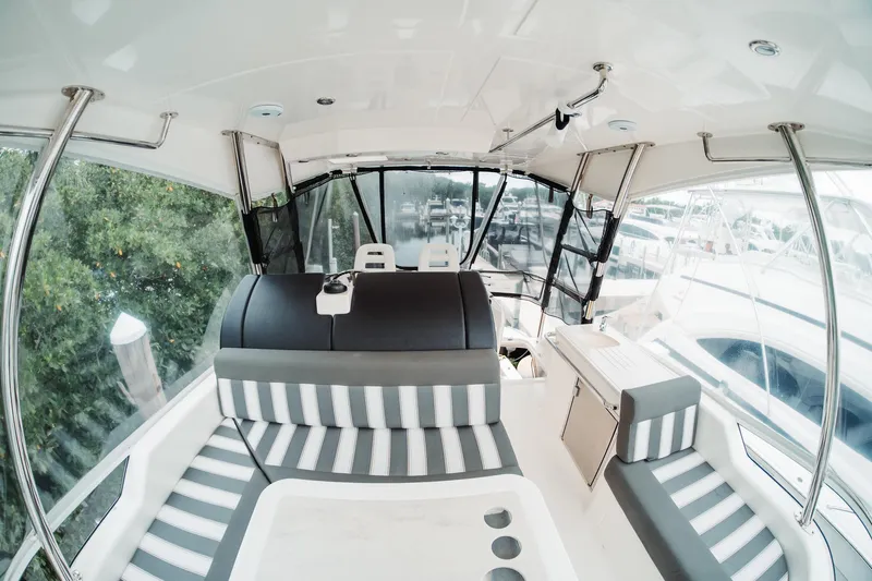 Taparo Yacht Photos Pics 