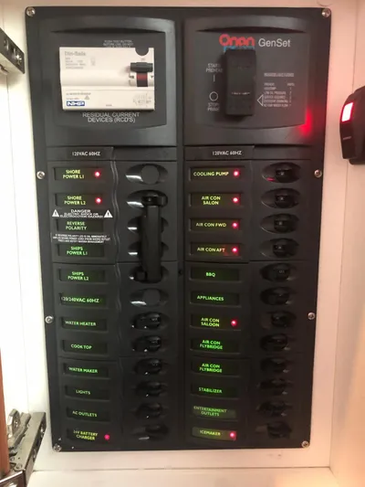 Taparo Yacht Photos Pics 