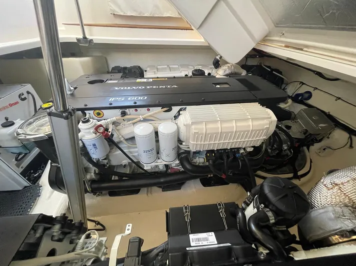 Taparo Yacht Photos Pics 