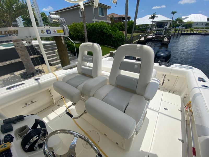 2013 Boston Whaler 320 Outrage