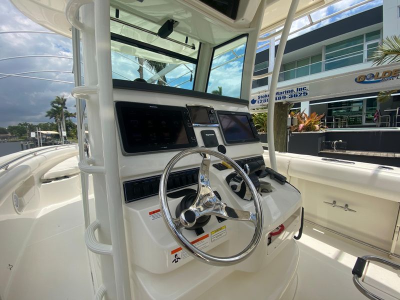 2013 Boston Whaler 320 Outrage