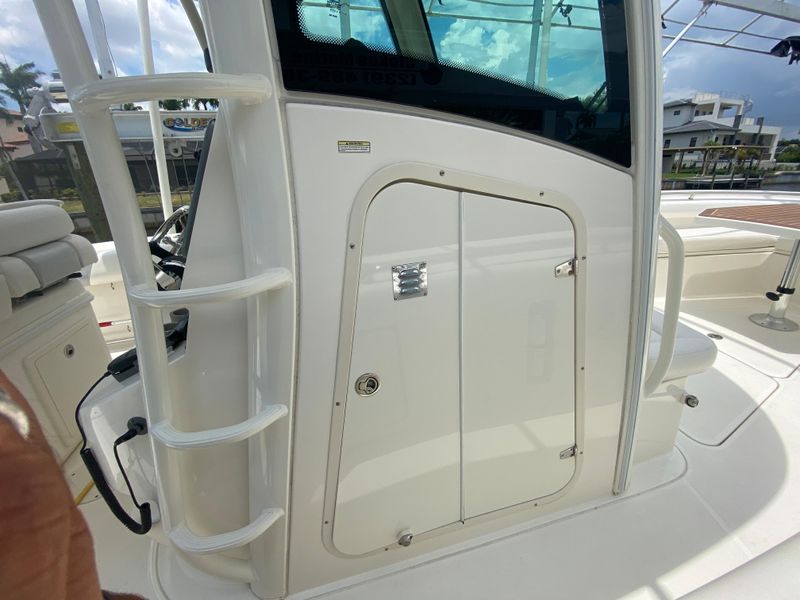 2013 Boston Whaler 320 Outrage