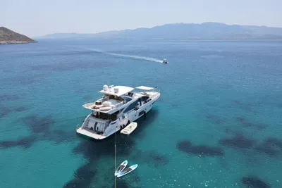 Azimut 80