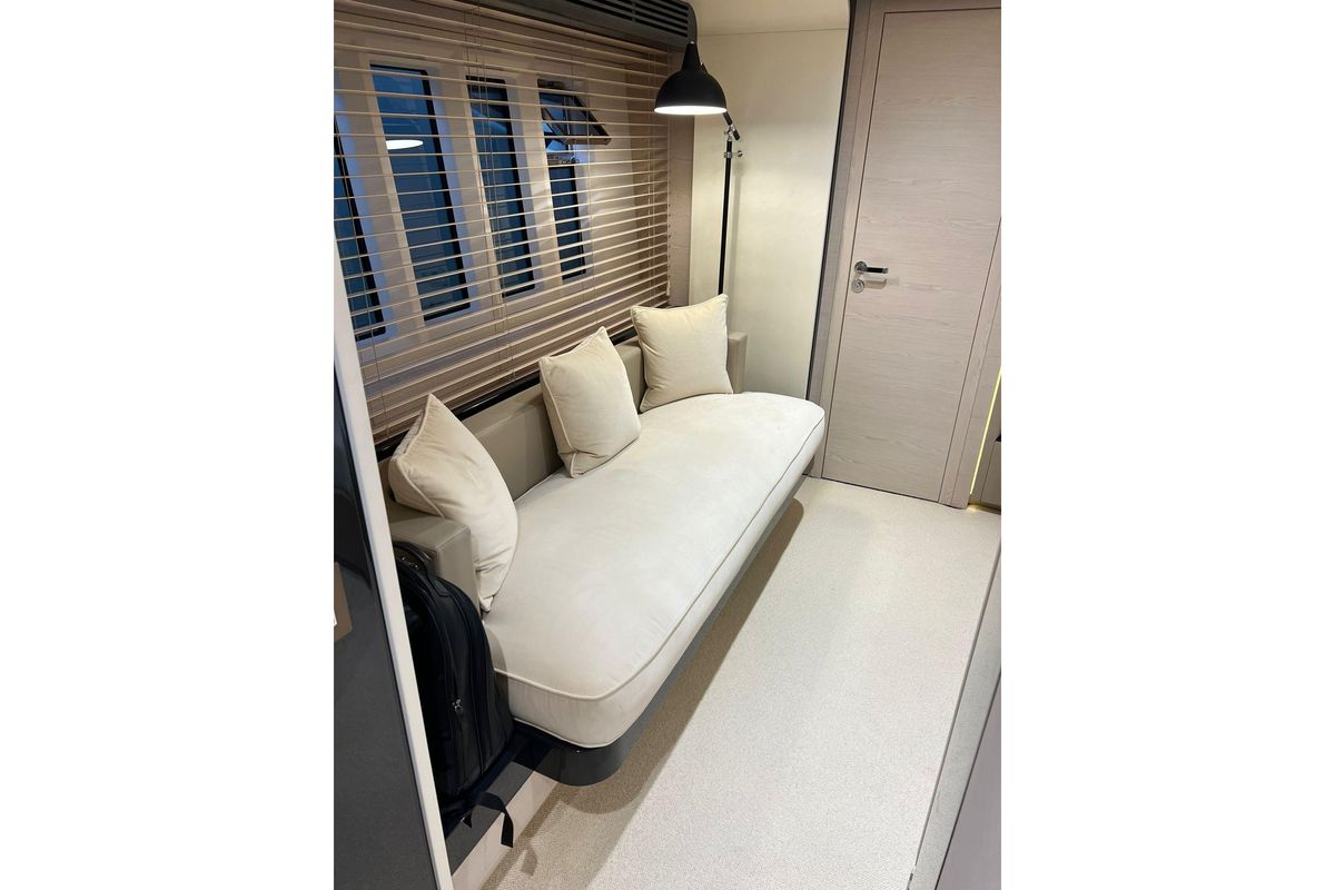 2015 Azimut 82 