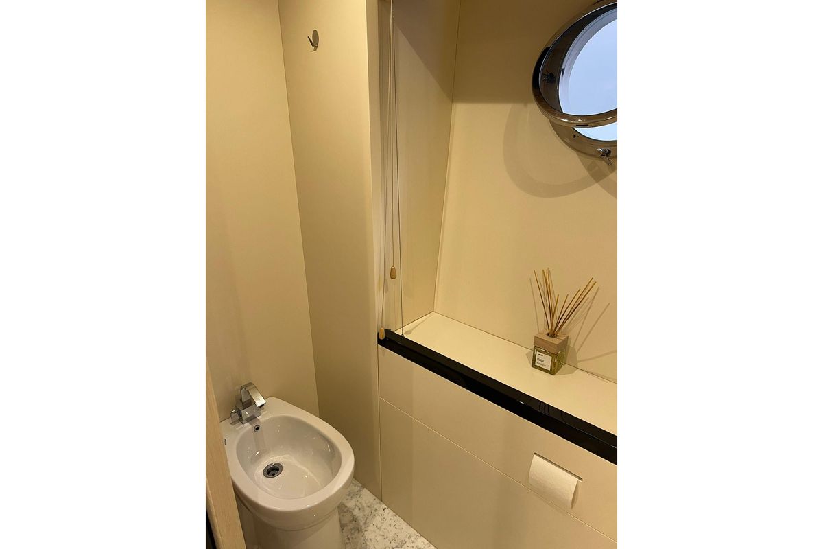 2015 Azimut 82 