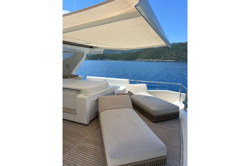  Yacht Photos Pics Luxurious 2015 Azimut 80 yacht deck with sun loungers and ocean view.